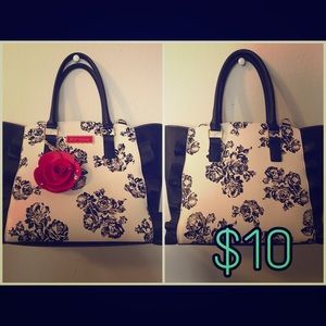 Betsy Johnson Bag 🌹